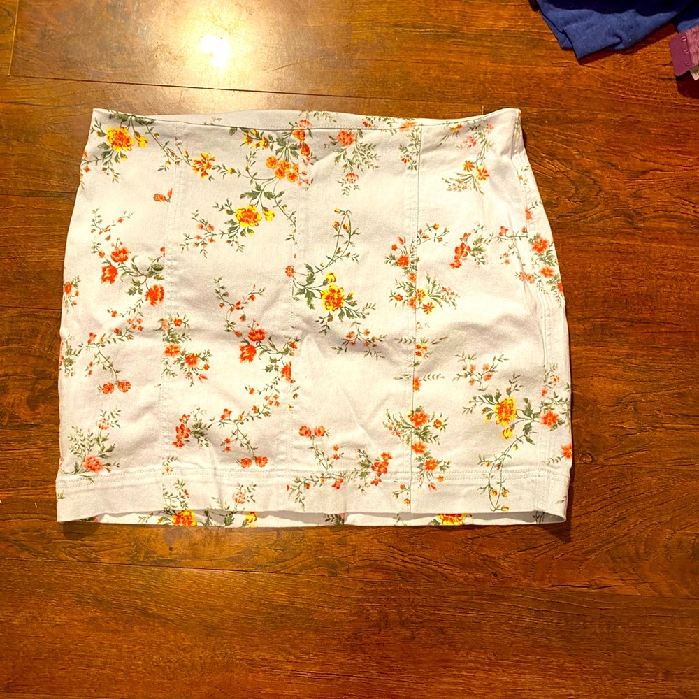 Floral Jean skirt ☀️